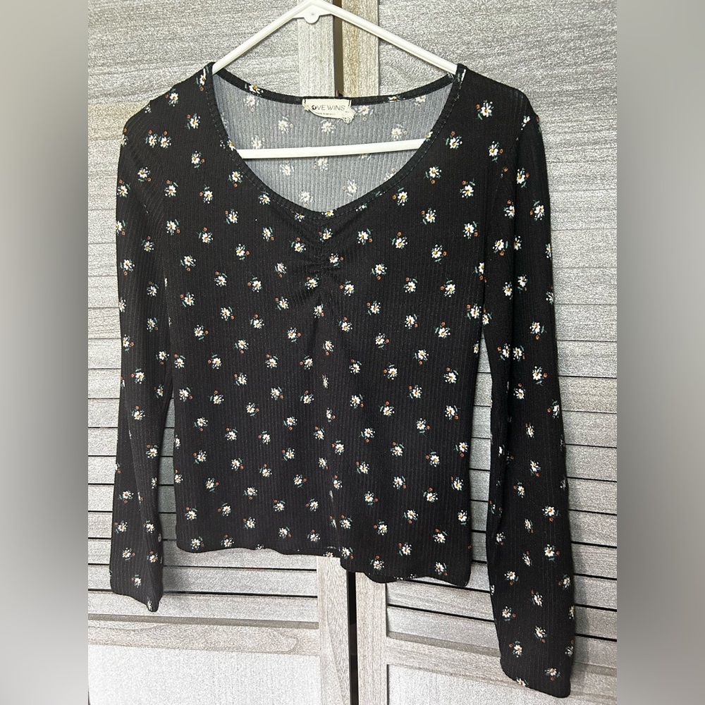 LOVE WINS Long Sleeve Black Paisley Floral Low Neck Scrunch Fitted Top SZ Small